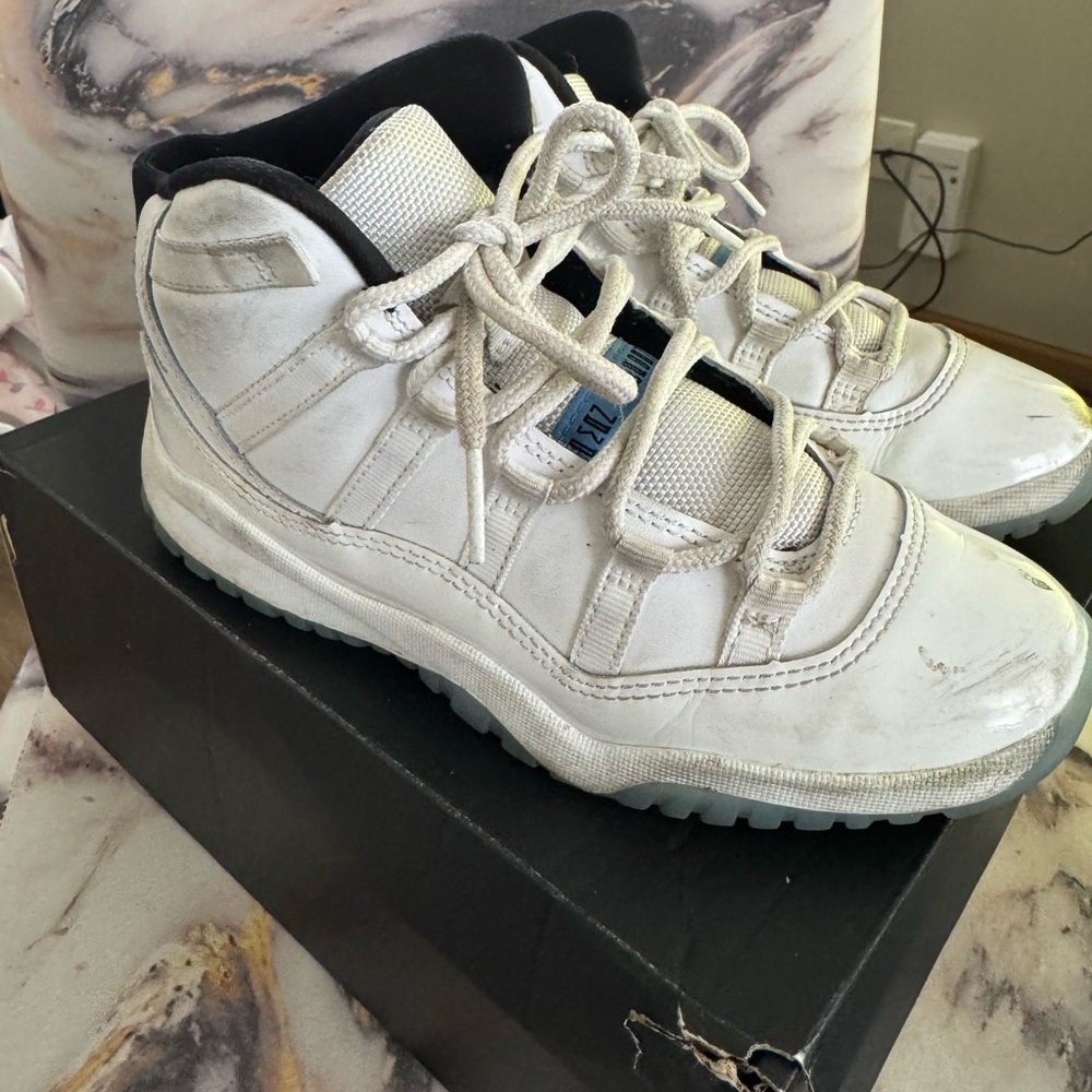 Jordan Kids Sneakers in White and Blue Gum Bottom